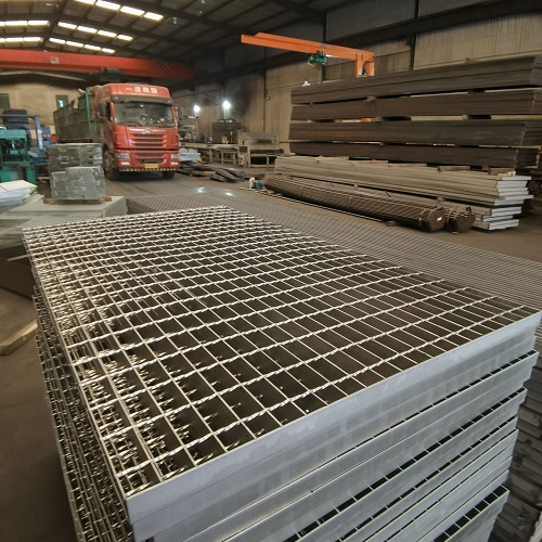 不銹鋼平臺鋼格板打造安全穩固的工業環境