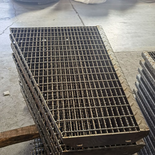 鋼梯踏步板鋼格板打造綠色工業解決方案