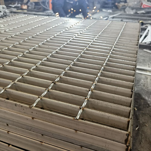 不銹鋼格柵風雨考驗的堅固平臺