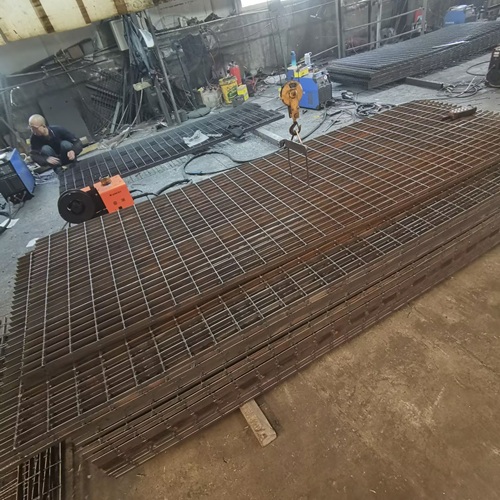 商業步行街鋼格柵系統：都市美學的功能載體