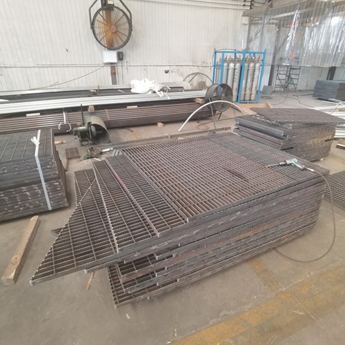 鋼格板在工業平臺的應用有多重要